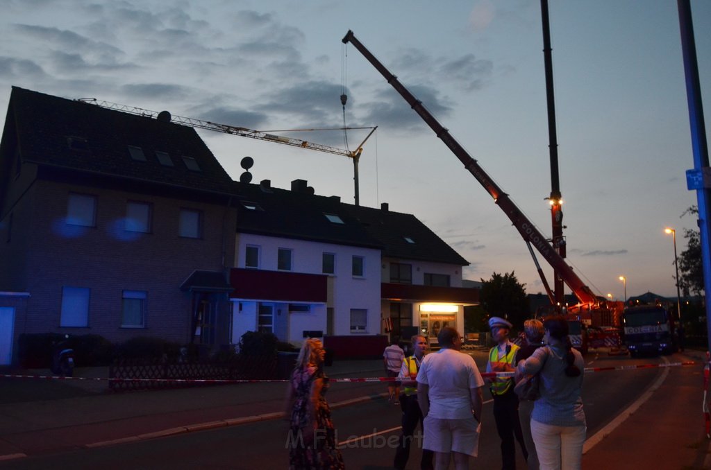 Kran drohte umzustuerzen Koeln Porz Zuendorf Hauptstr P172.JPG - Miklos Laubert